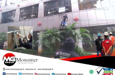 Pemasangan Sealant di Gedung Sisindokom dengan Akses Tali